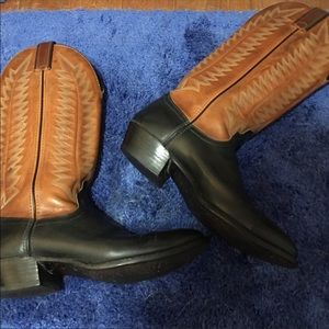 Laredo carnal and Black western boots